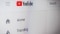Na obrázku je zobrazena obrazovka s úvodní stránkou YouTube jako symbol kanálu Viessmann Climate Solutions.